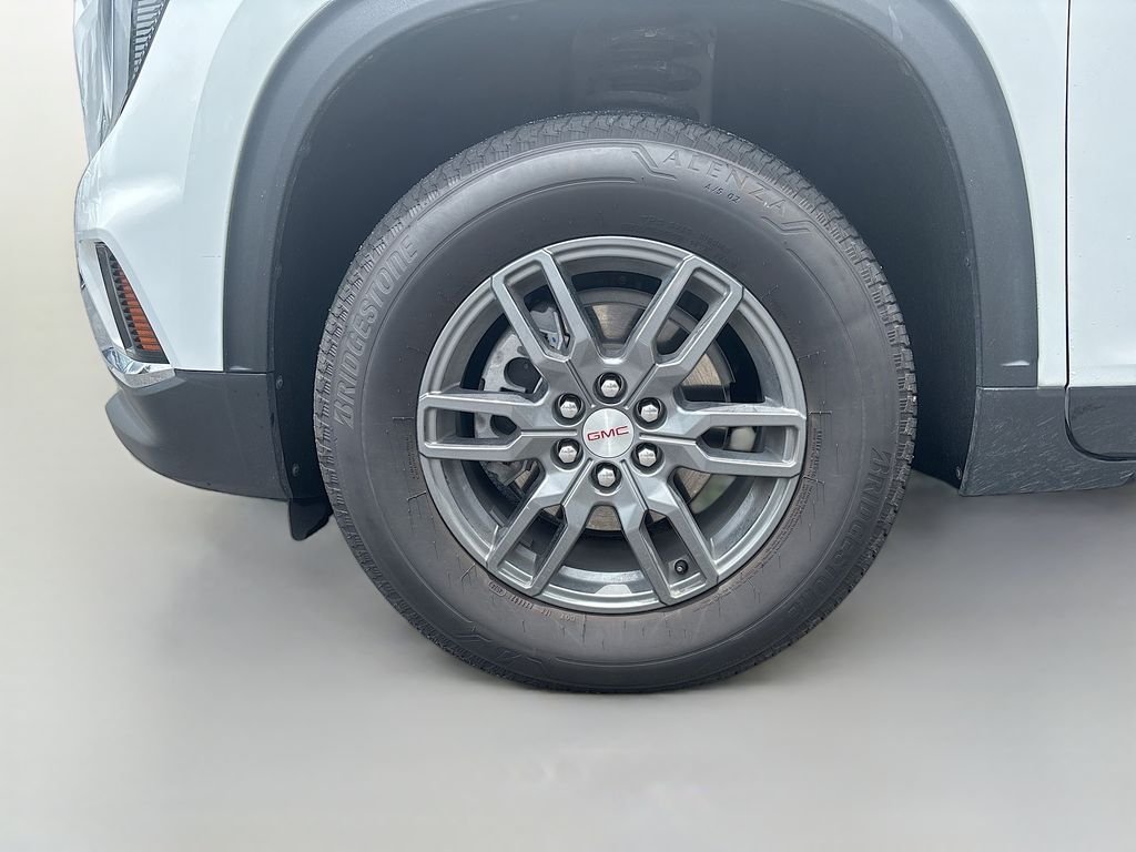 Used 2025 Summit White GMC Elevation image 14