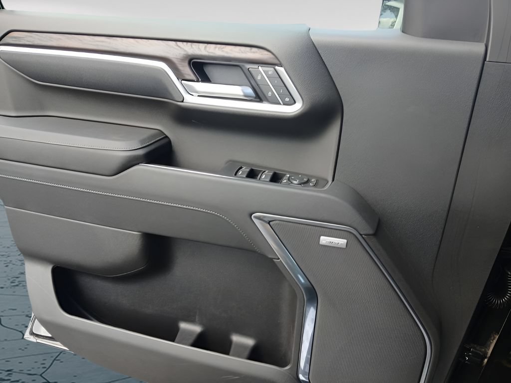 New 2026 Onyx Black GMC SLT image 18