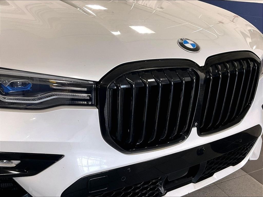 Used 2022 White BMW M50i image 33