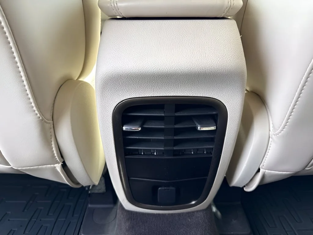Used 2015 White Lincoln Base image 13