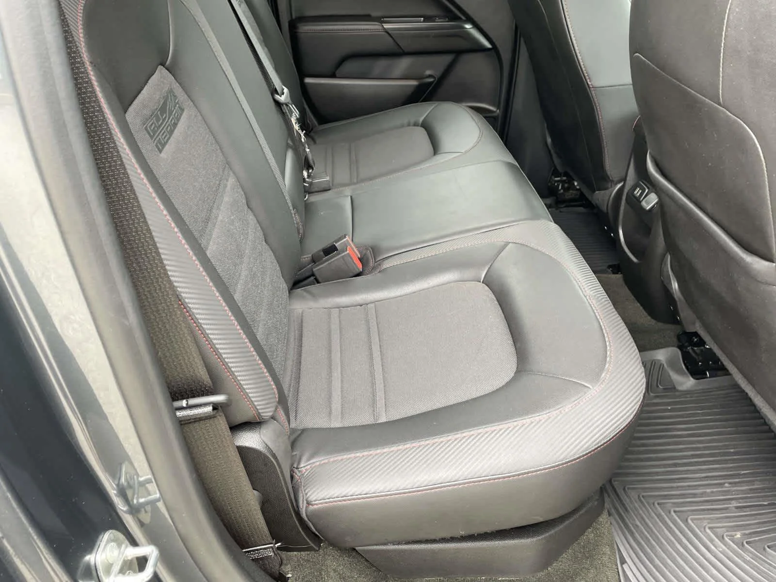 Used 2015 Cyber Gray Metallic GMC 4WD SLE image 19