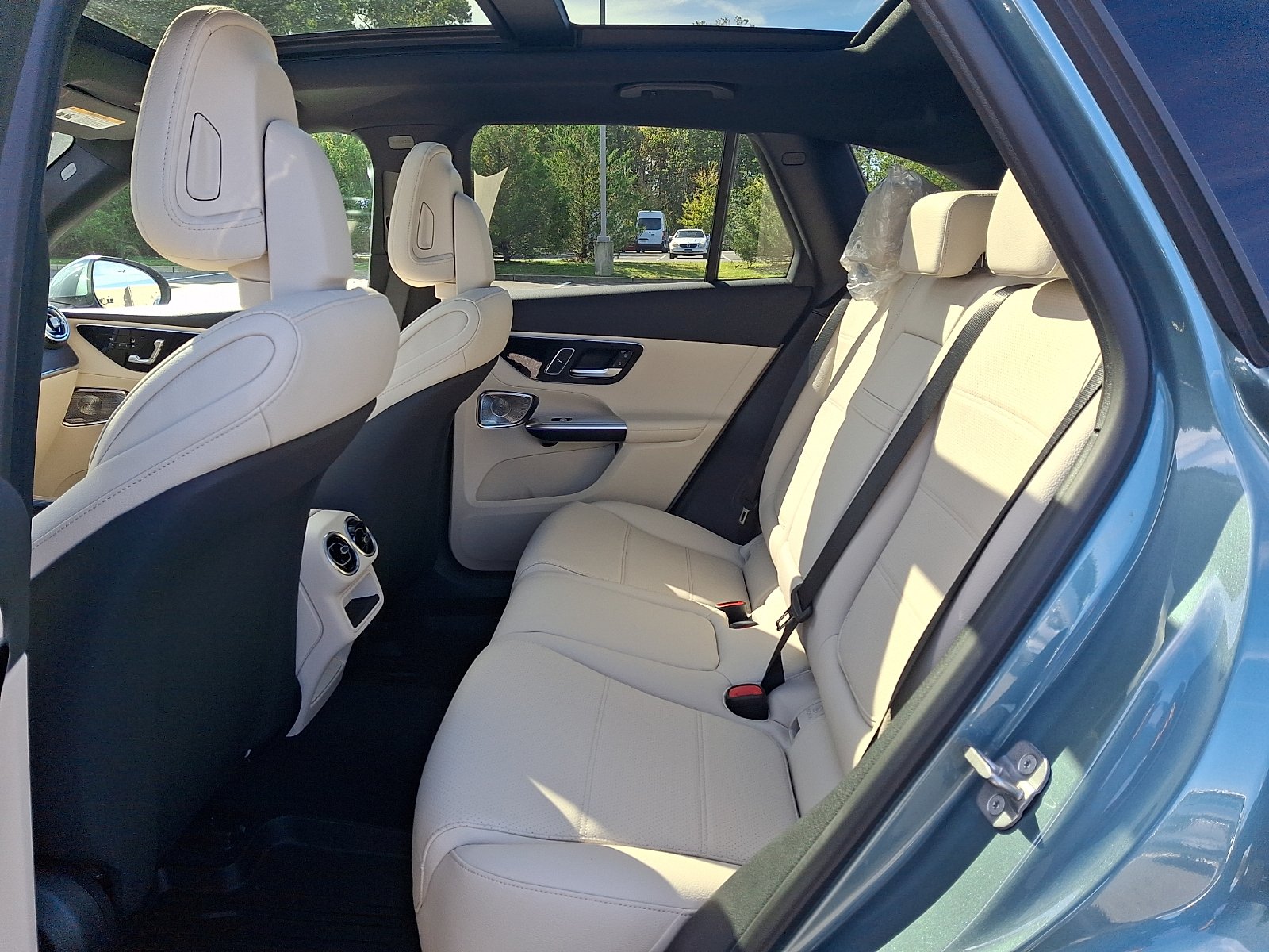 New 2027 Verde Silver Metallic Mercedes-Benz GLC 300 image 6
