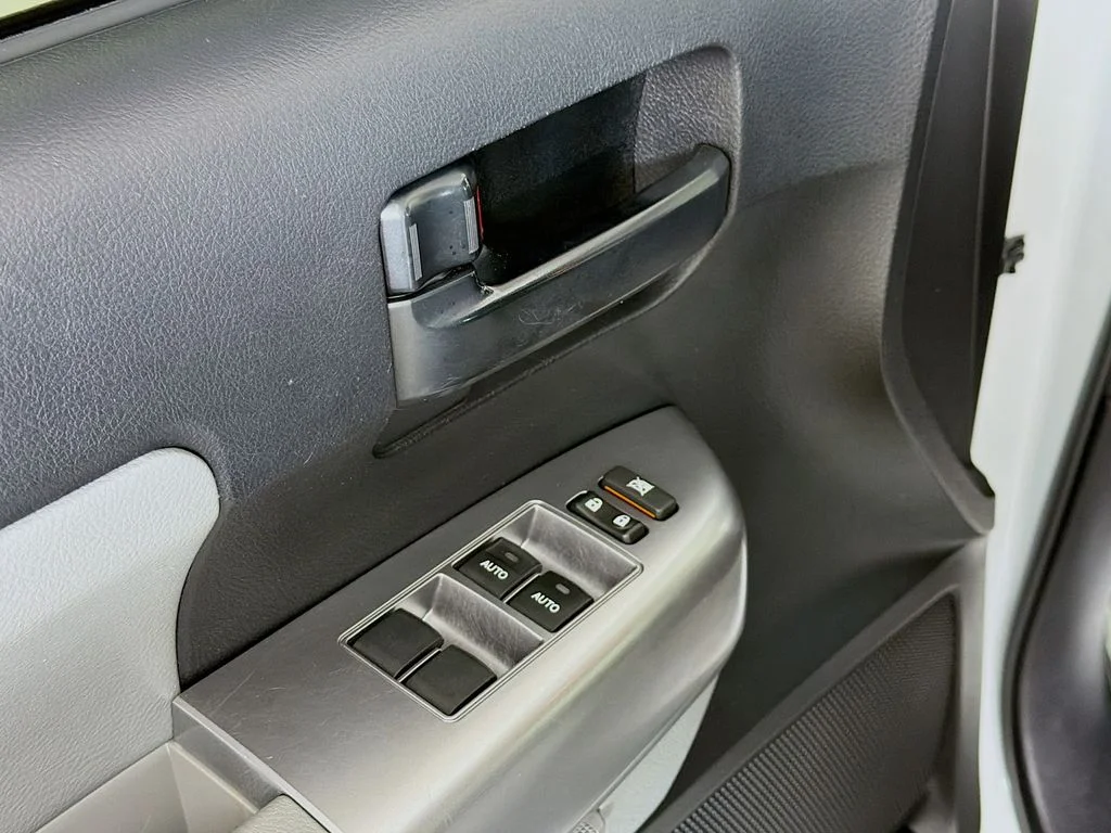 Used 2019 White Toyota SR5 image 18