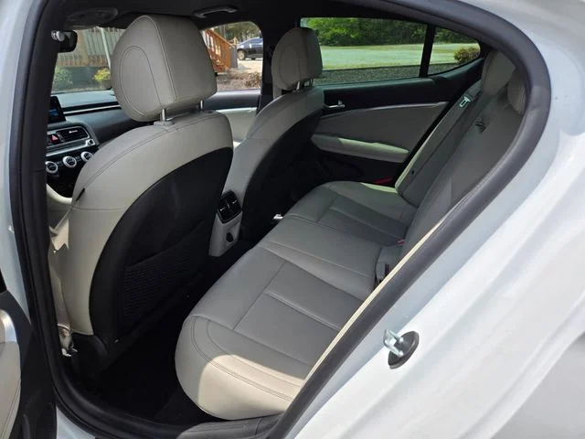 Used 2022 White Genesis 2.0T image 11