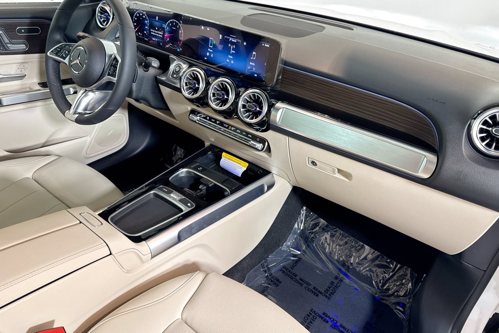 New 2026 Polar White Mercedes-Benz GLB 250 image 27