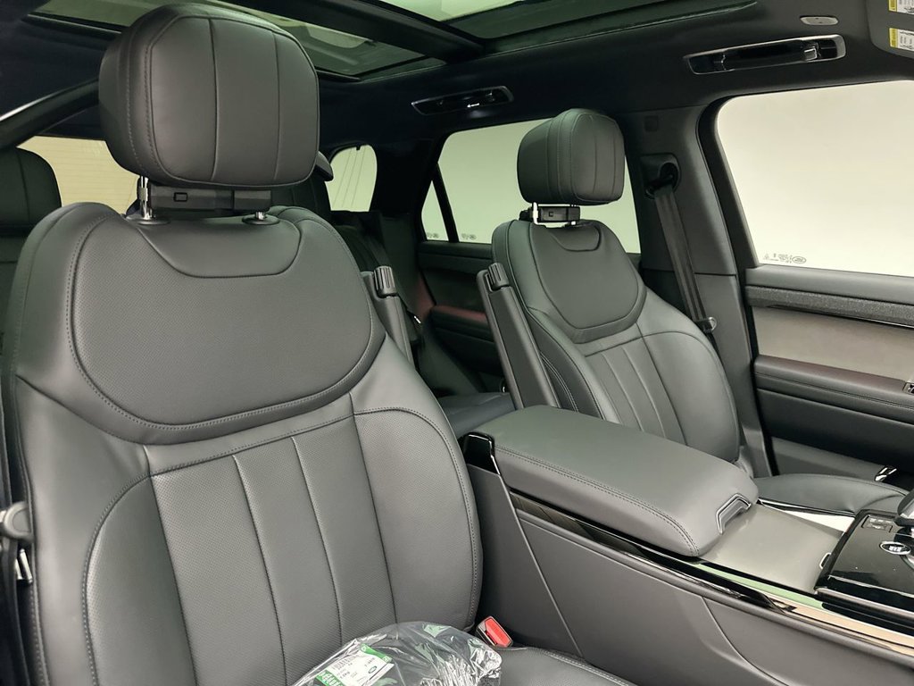 New 2027 Santorini Black Land Rover SE image 6