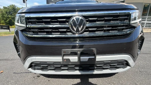 Used 2023 Black Volkswagen 2.0T SE w/Technology image 11