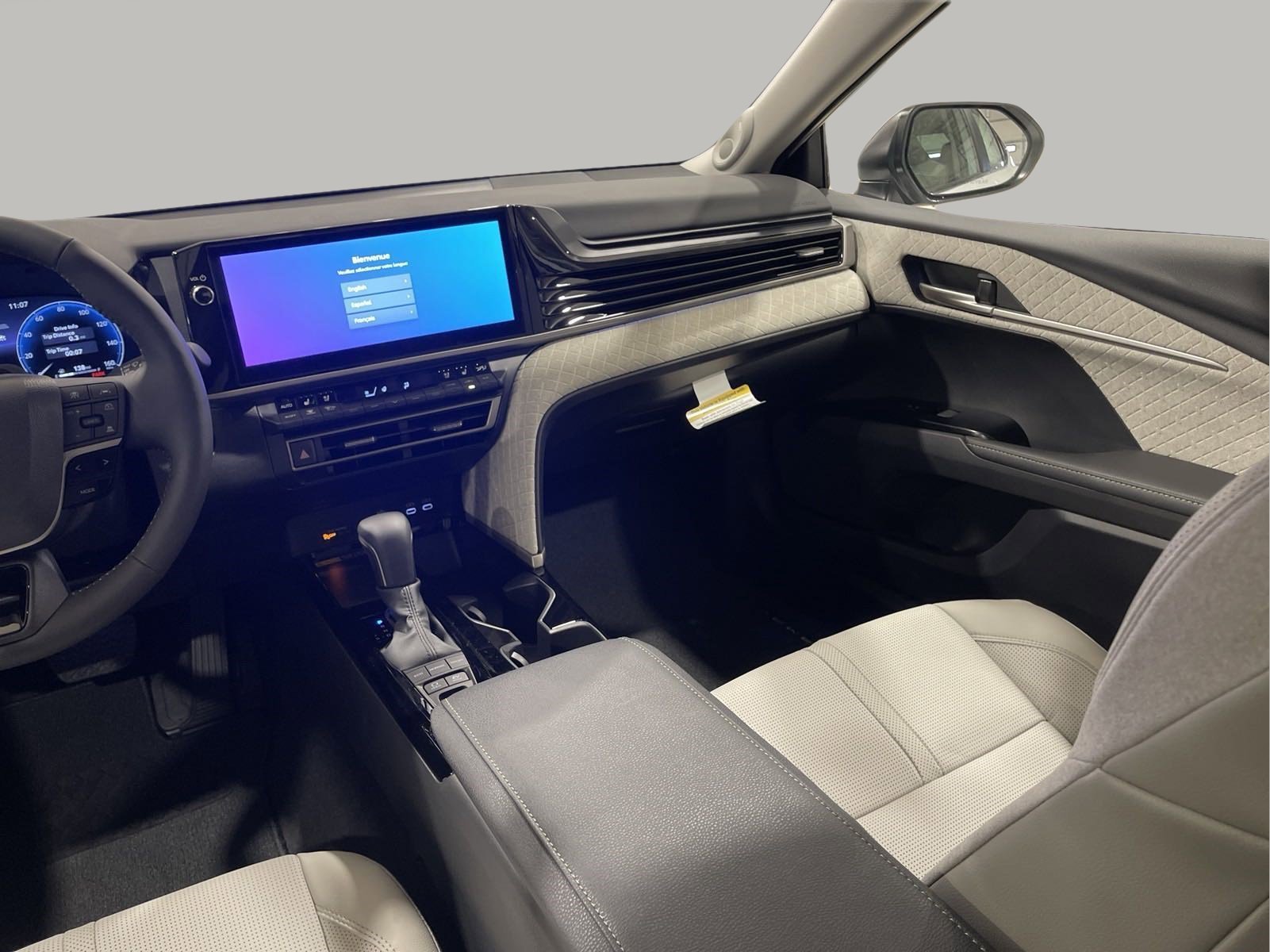 Used 2025 White Toyota XLE image 24