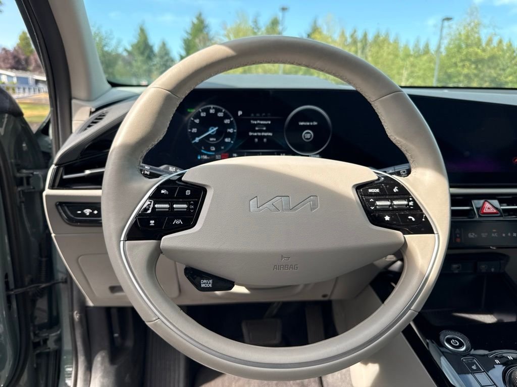 Used 2023 Cityscape Green Kia Wind image 10