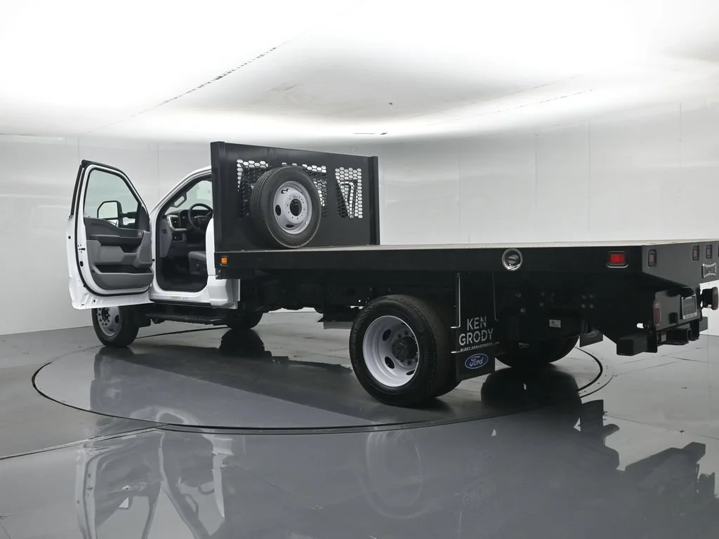 New 2026 Oxford White Ford XL image 27