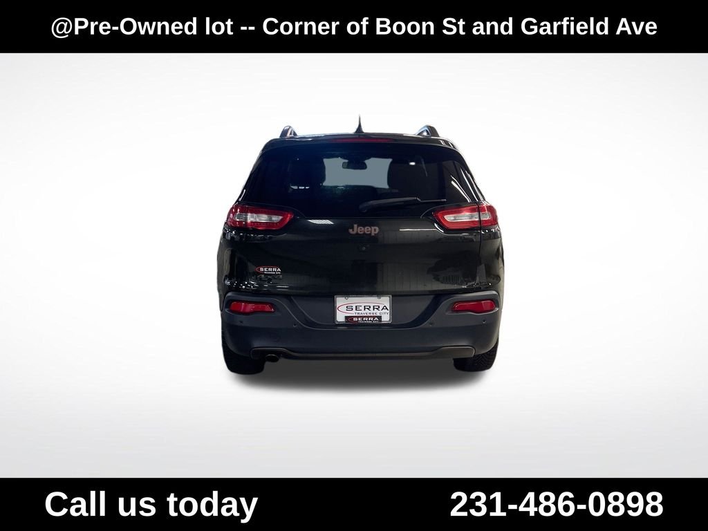 Used 2017 Green Jeep Latitude image 4