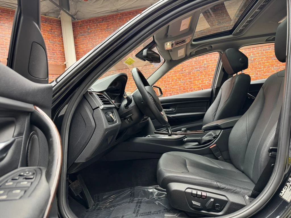 Used 2015 Black BMW 320i xDrive image 23