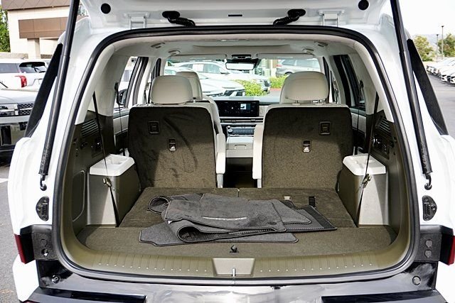 Used 2025 White Hyundai Calligraphy image 16