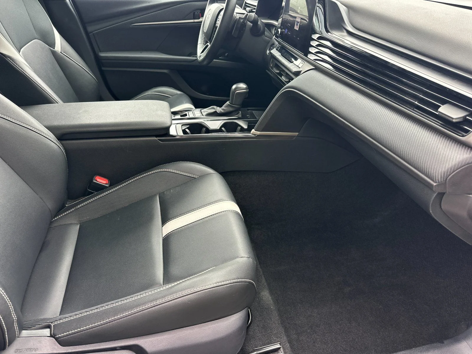 Used 2025 Ice Toyota SE image 14