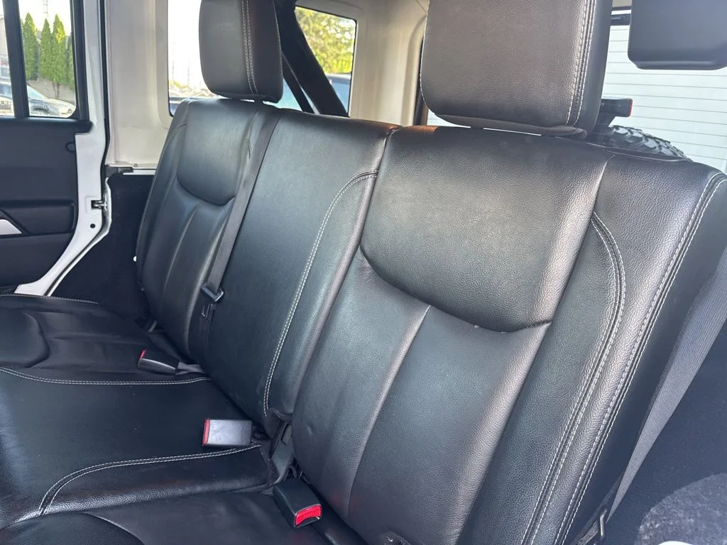 Used 2016 White Jeep Unlimited Rubicon image 27