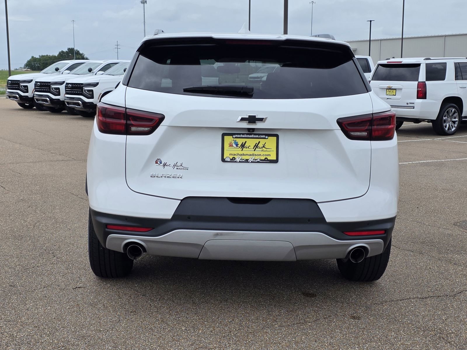 Used 2024 Summit White Chevrolet 2LT image 6