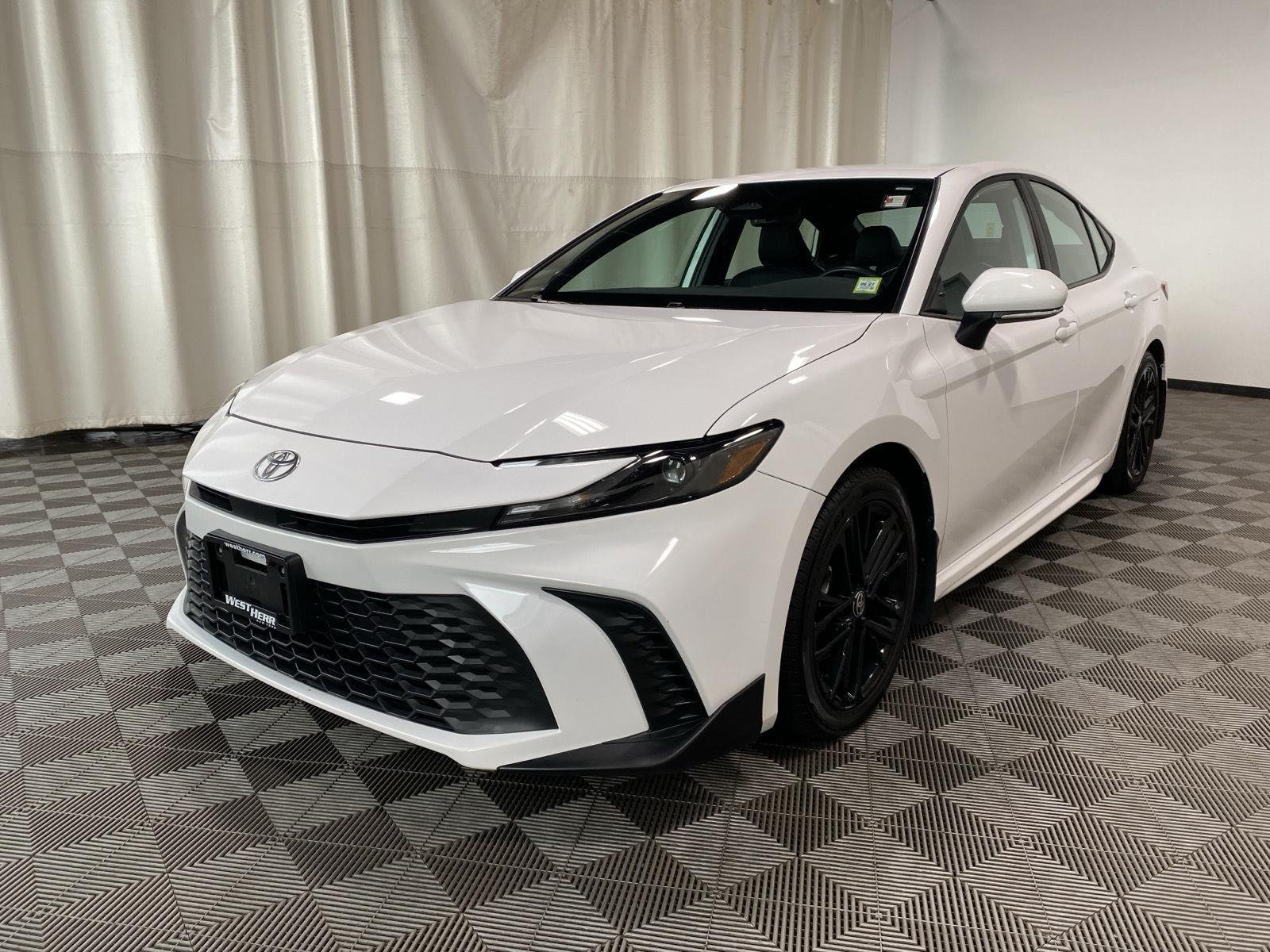 Certified Used 2025 Ice Cap Toyota SE image 3