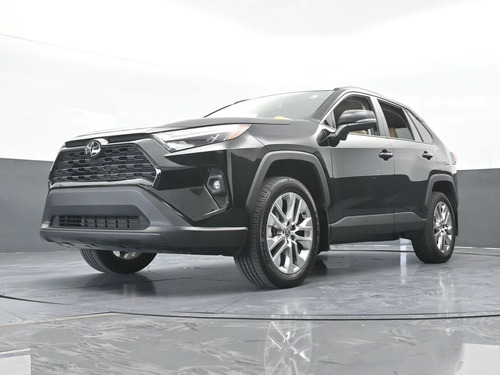 Used 2025 Midnight Black Metallic Toyota XLE Premium image 58
