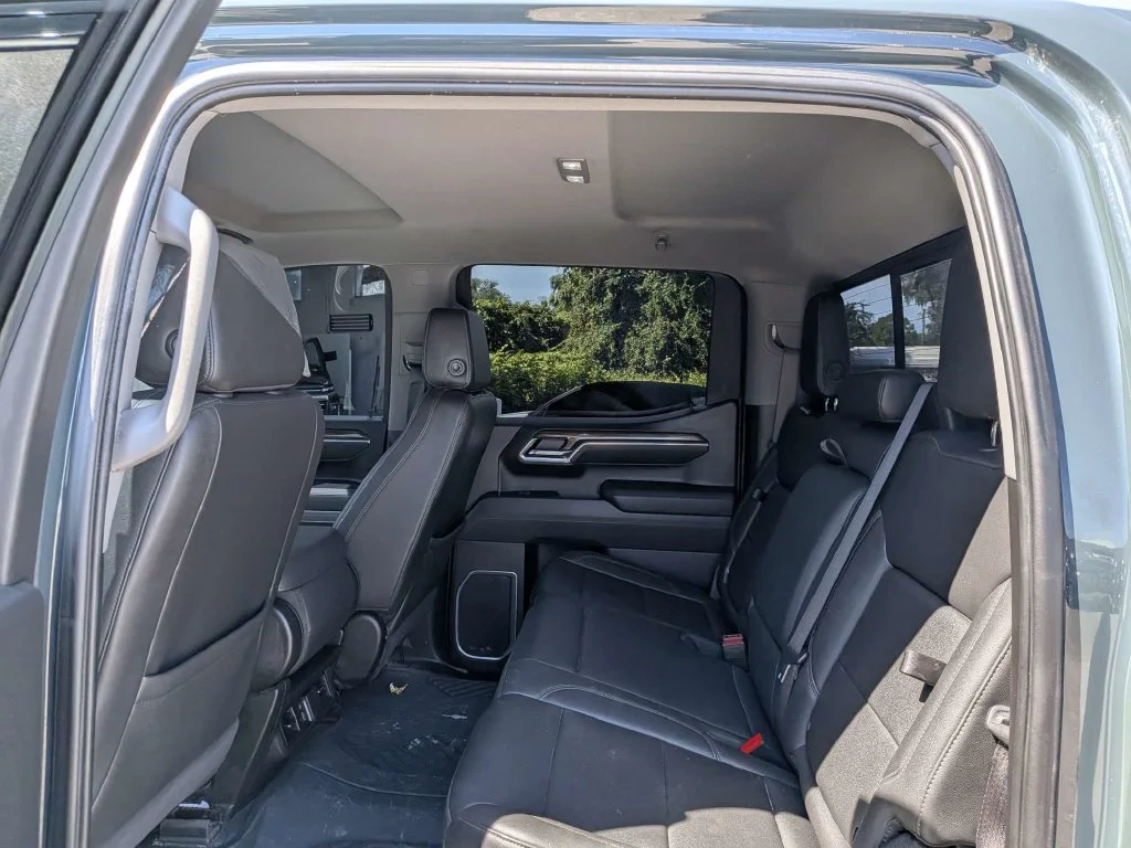 Used 2025 Gray Chevrolet LT image 9