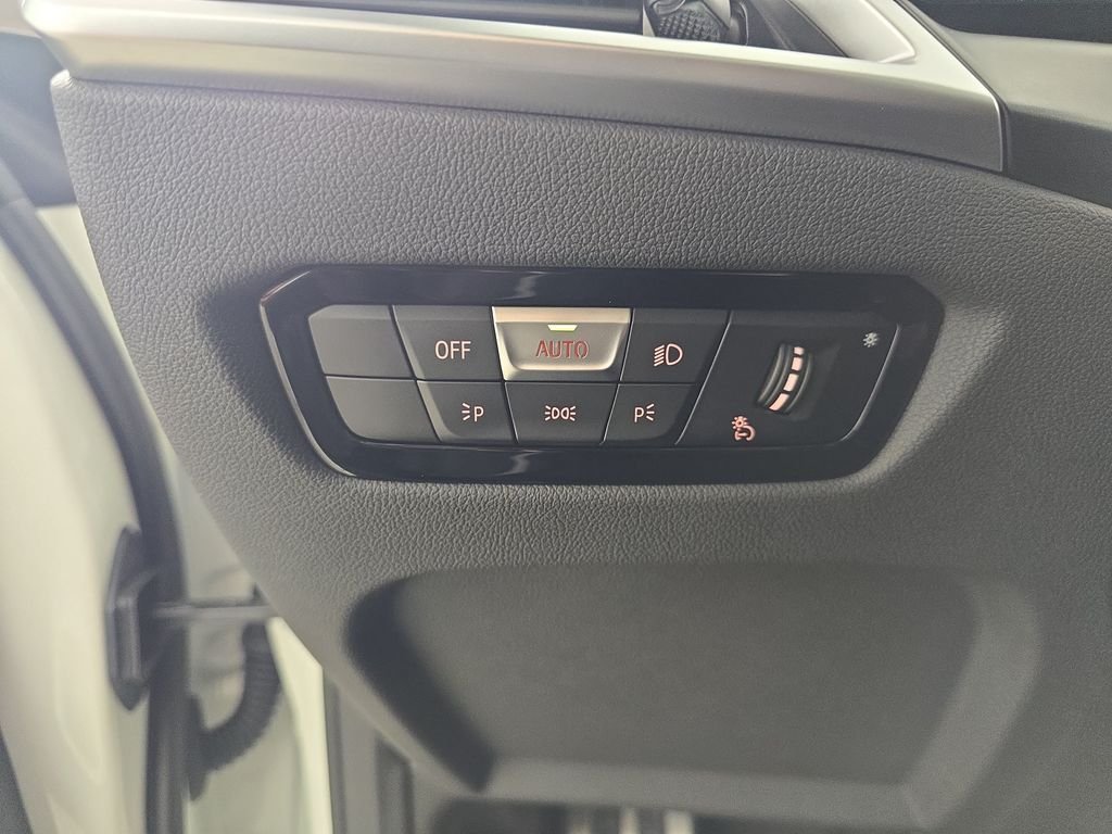 Used 2025 Alpine White BMW  image 26