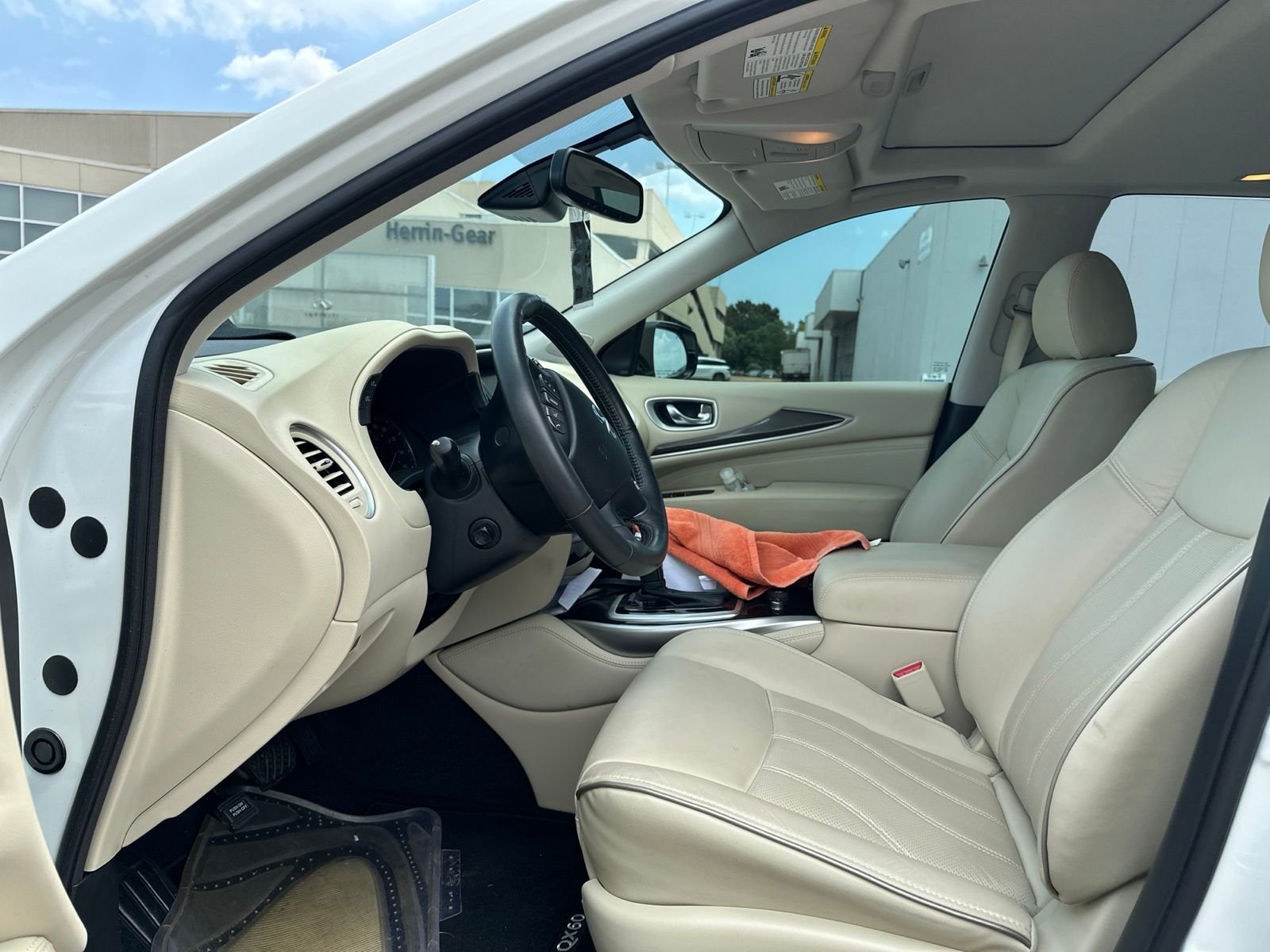 Used 2020 White INFINITI LUXE image 13
