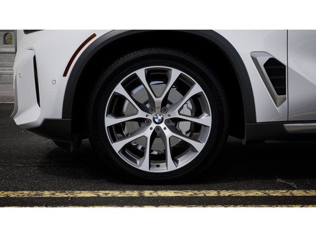 New 2026 Mineral White Metallic BMW xDrive40i image 7