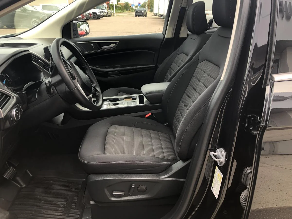 Used 2022 Black Ford SEL AWD image 12