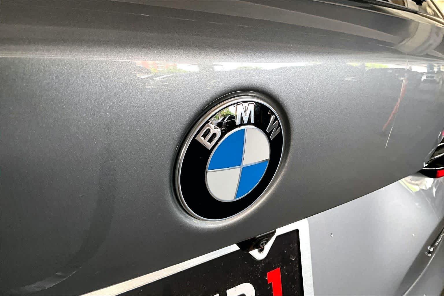 Used 2026 Skyscraper Grey Metallic BMW sDrive40i image 30