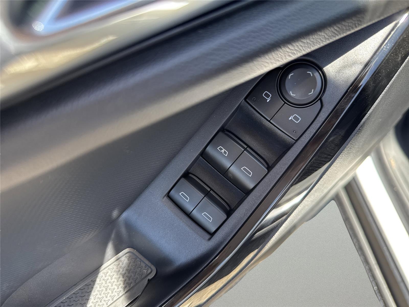 2026 Chevrolet Equinox LT - Photo 29
