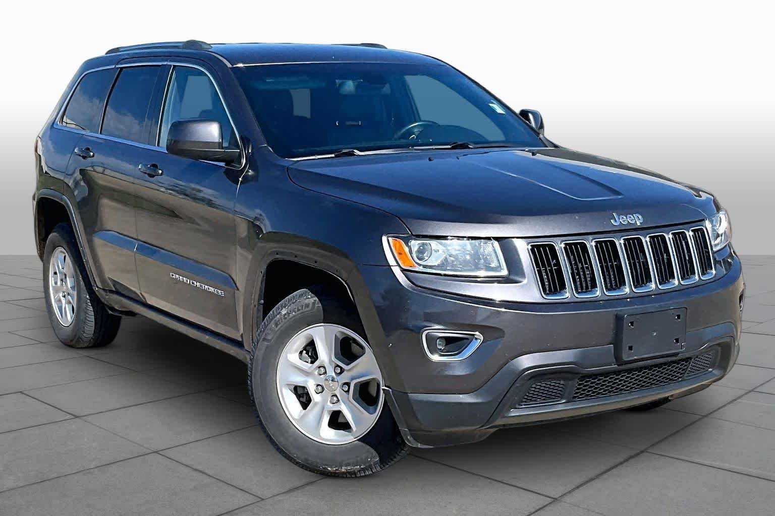 Used 2015 Granite Crystal Metallic Clearcoat Jeep Laredo image 3