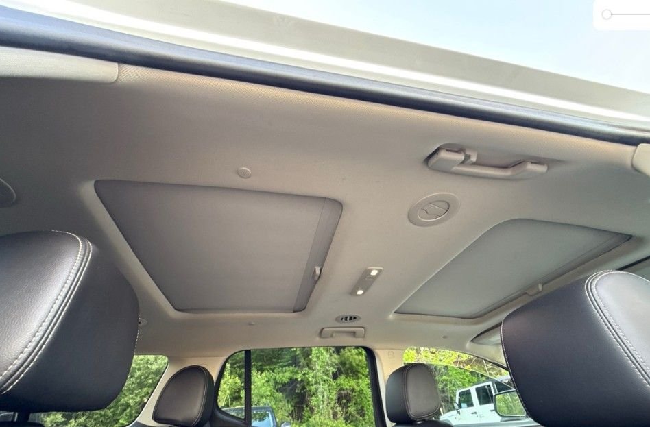 Used 2022 White GMC Denali image 15