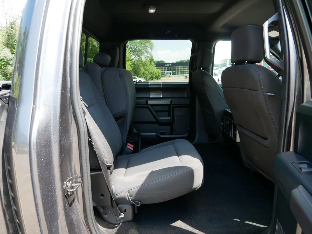 Used 2019 Gray Ford XLT image 9