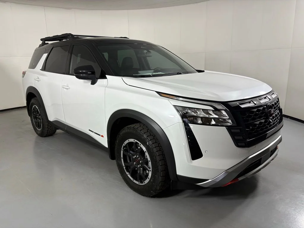 New 2026 Everest White Pearl TriCoat / Super Black Two-tone Nissan Rock Creek® image 2