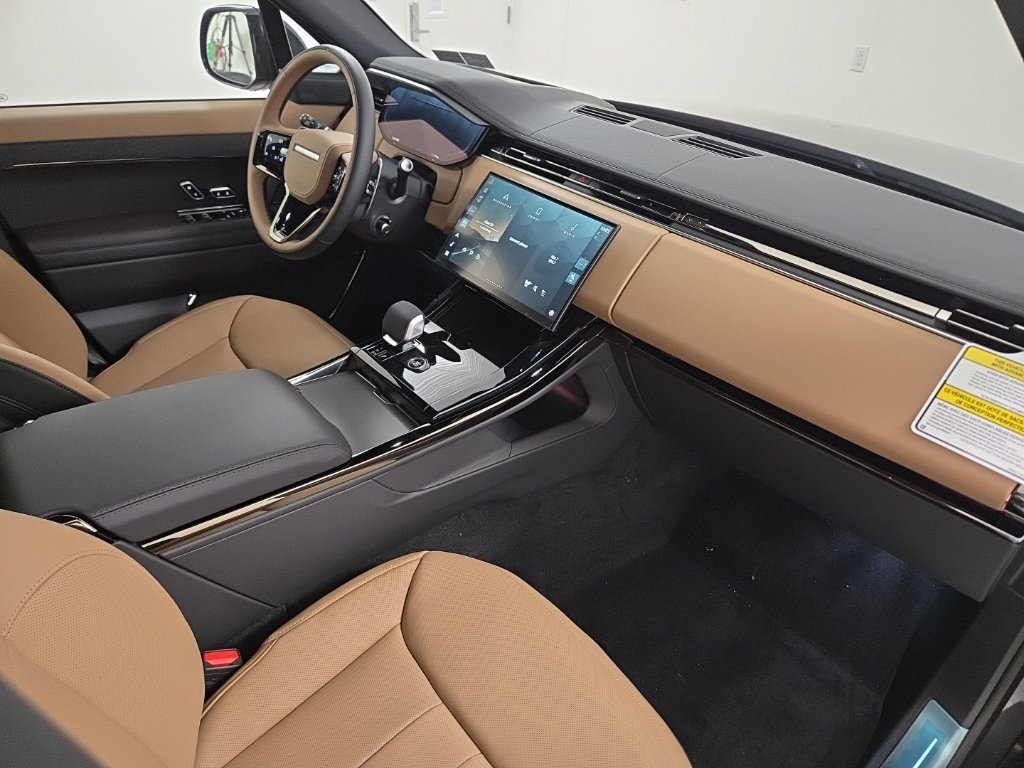 New 2027 Carpathian Grey Land Rover Dynamic SE image 28