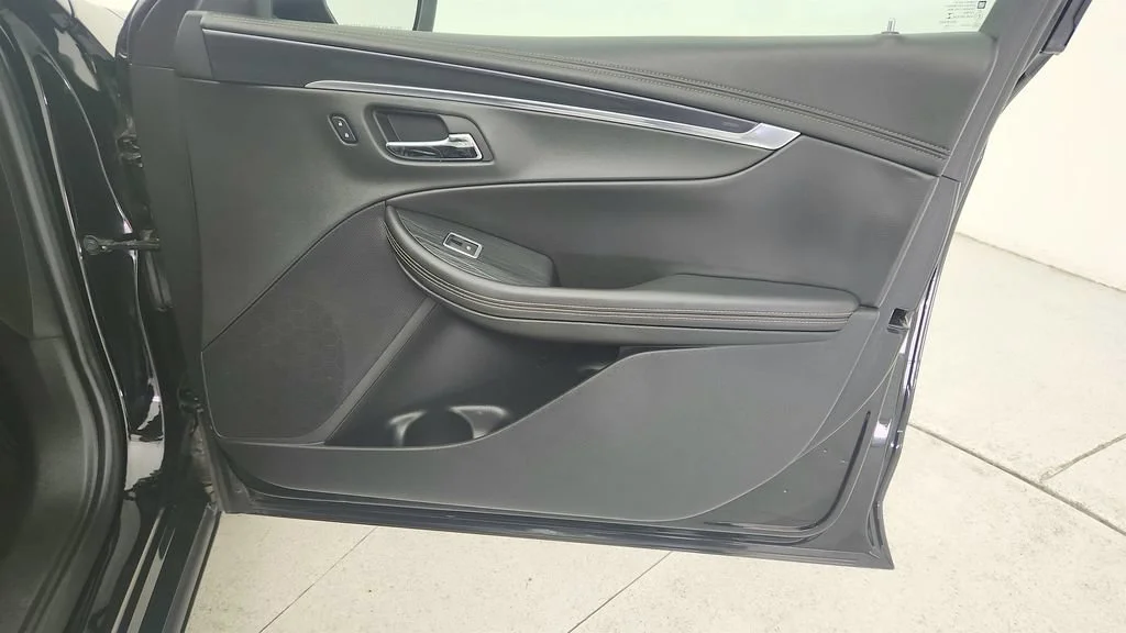 Certified Used 2016 MOSAIC BLACK METALLIC Chevrolet LT image 28