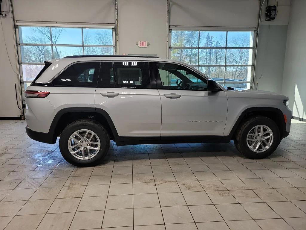 New 2026 Silver Zynith Jeep Laredo X image 5