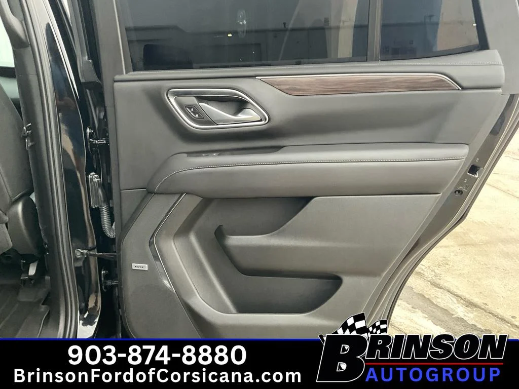 Used 2022 Black Chevrolet Z71 image 18