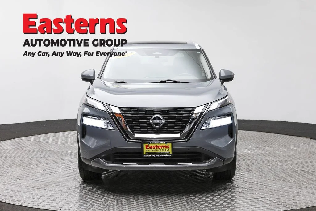 Used 2023 Gray Nissan SL image 2