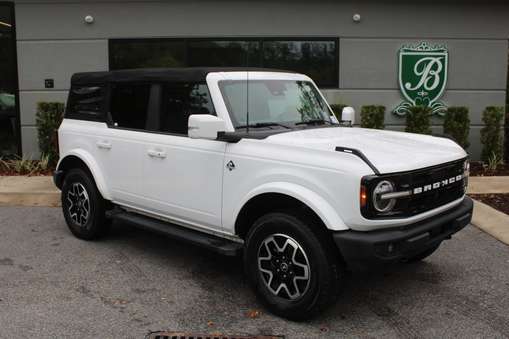 2022 Ford Bronco Outer Banks photo 2