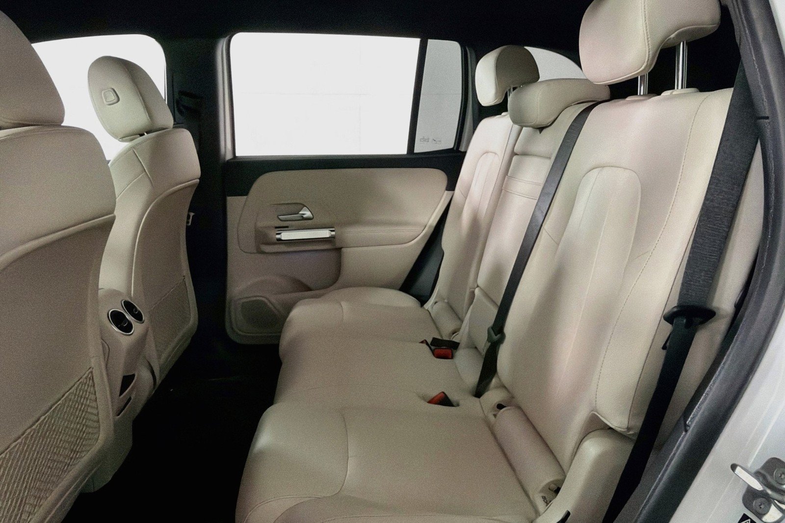 Used 2025 Polar White Mercedes-Benz GLB 250 image 7