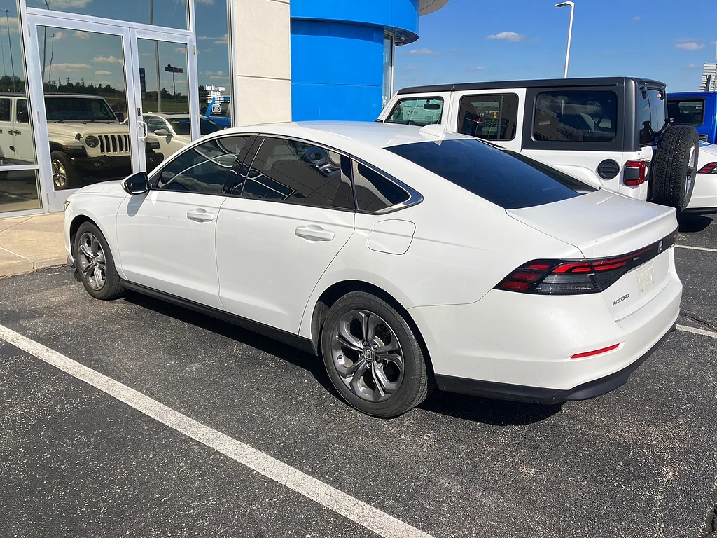 Certified Used 2024 WHITE Honda EX image 5