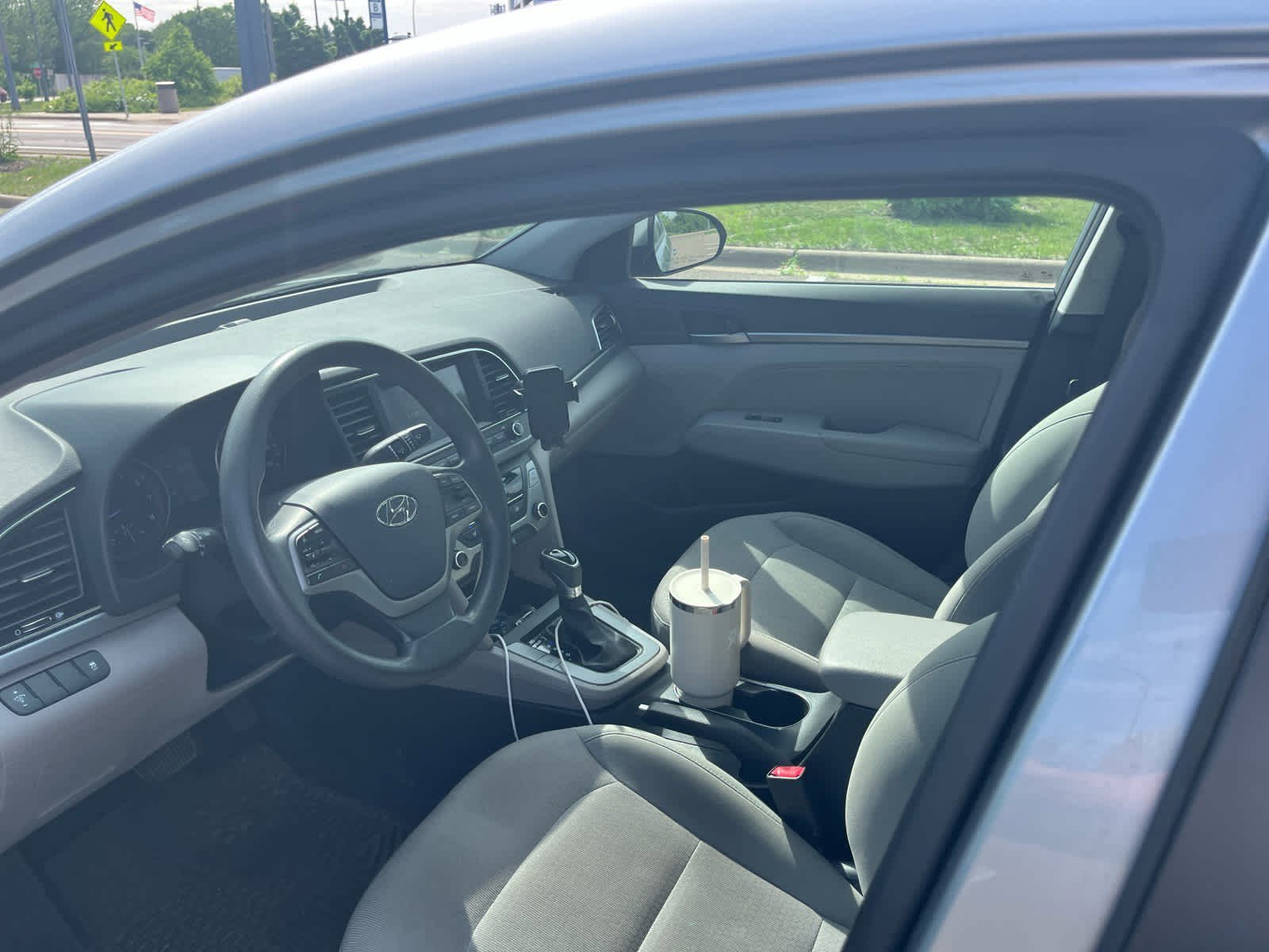 Used 2017 Shale Gray Metallic Hyundai SE image 8