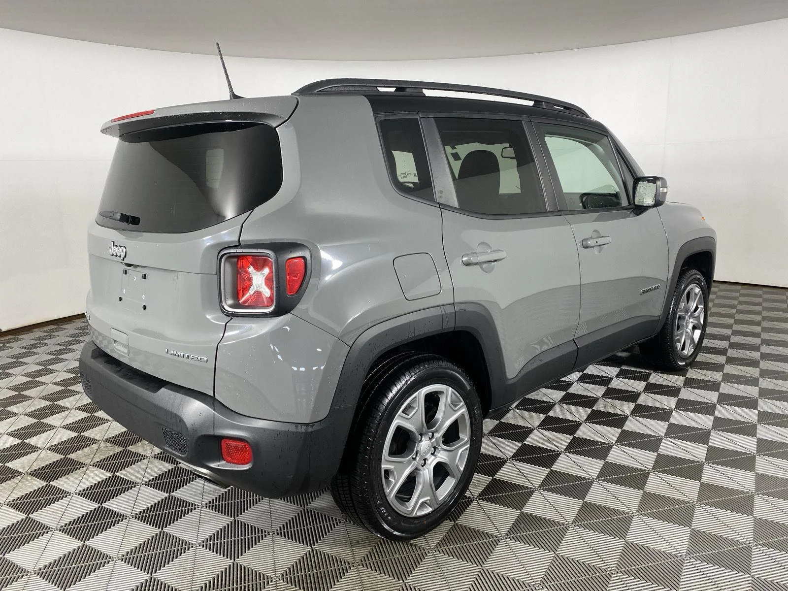 Used 2020 Sting-Gray Clearcoat Jeep Limited image 7