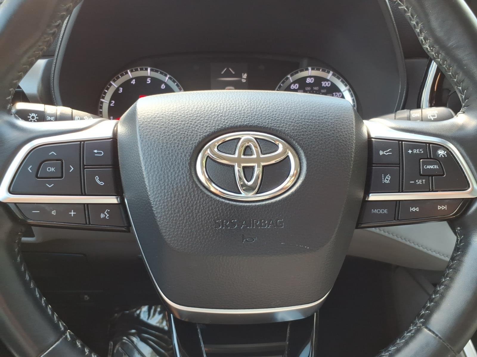 Used 2021 Magnetic Gray Metallic Toyota LE image 13