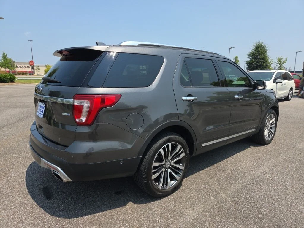 Used 2016 Gray Ford Platinum image 3