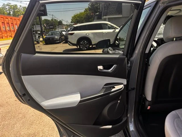 Used 2023 Gray Hyundai SE image 15
