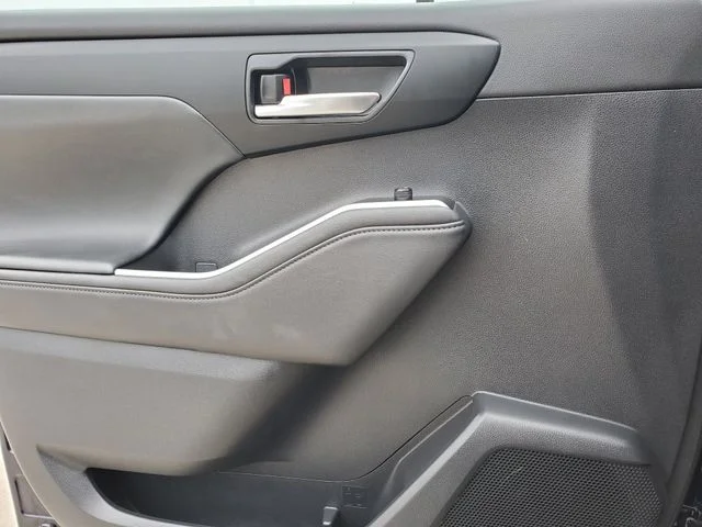 Certified Used 2025  Toyota XSE image 21