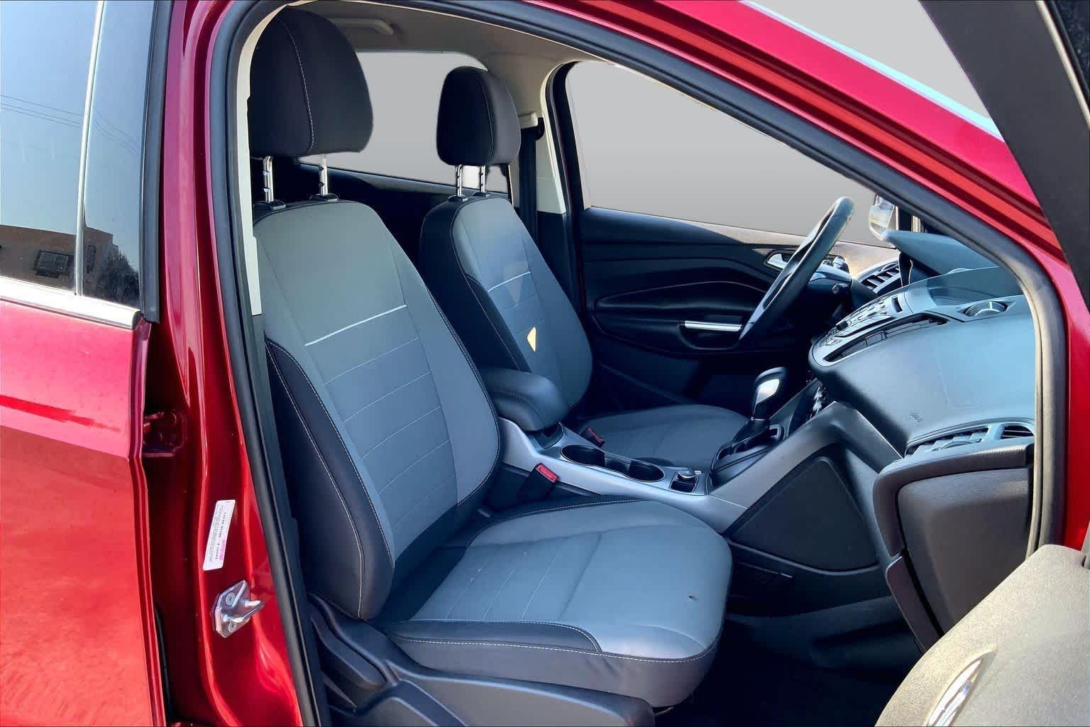 Used 2015 Ruby Red Metallic Tinted Clearcoat Ford SE image 9