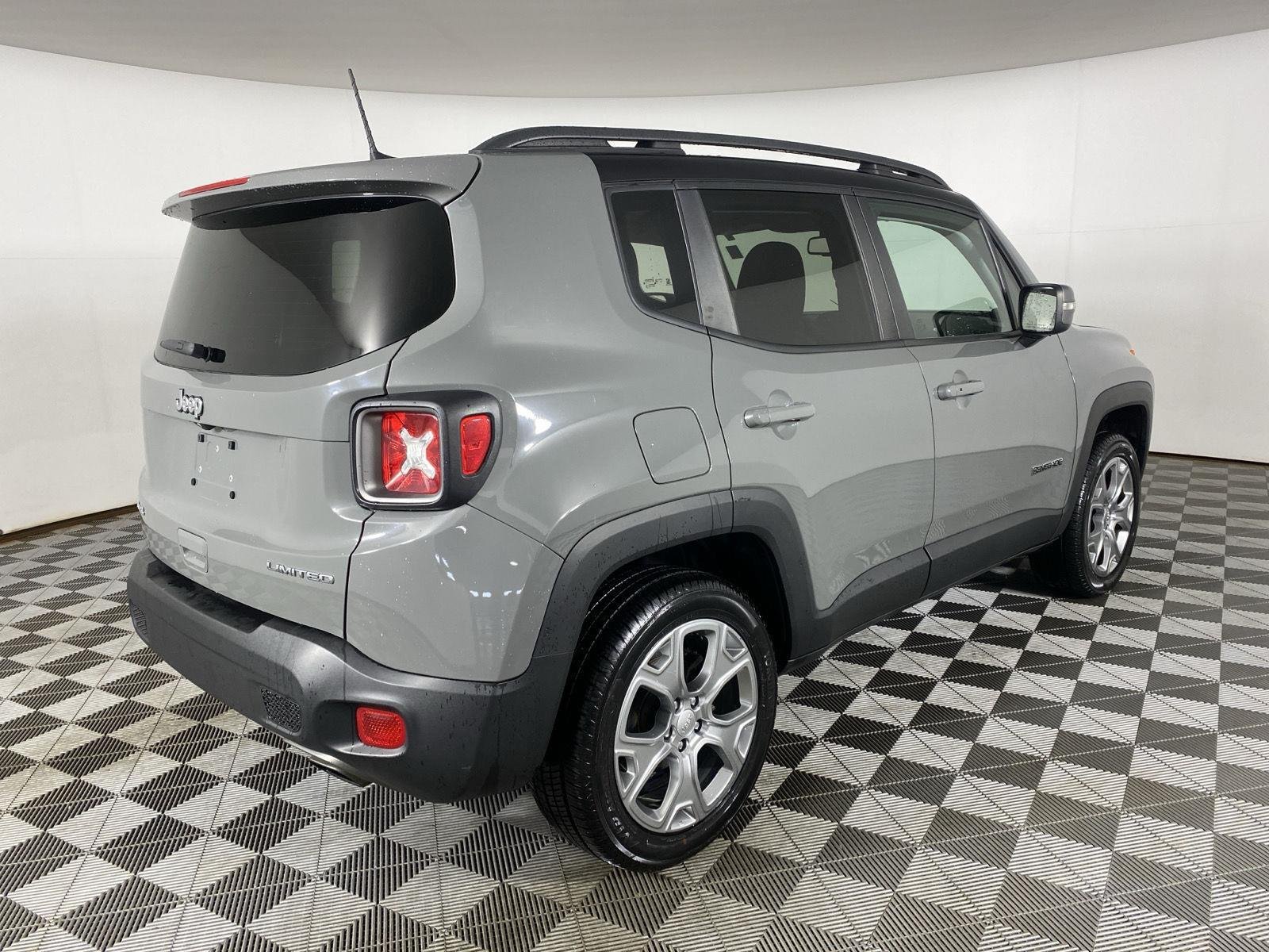 Used 2020 Sting-Gray Clearcoat Jeep Limited image 7