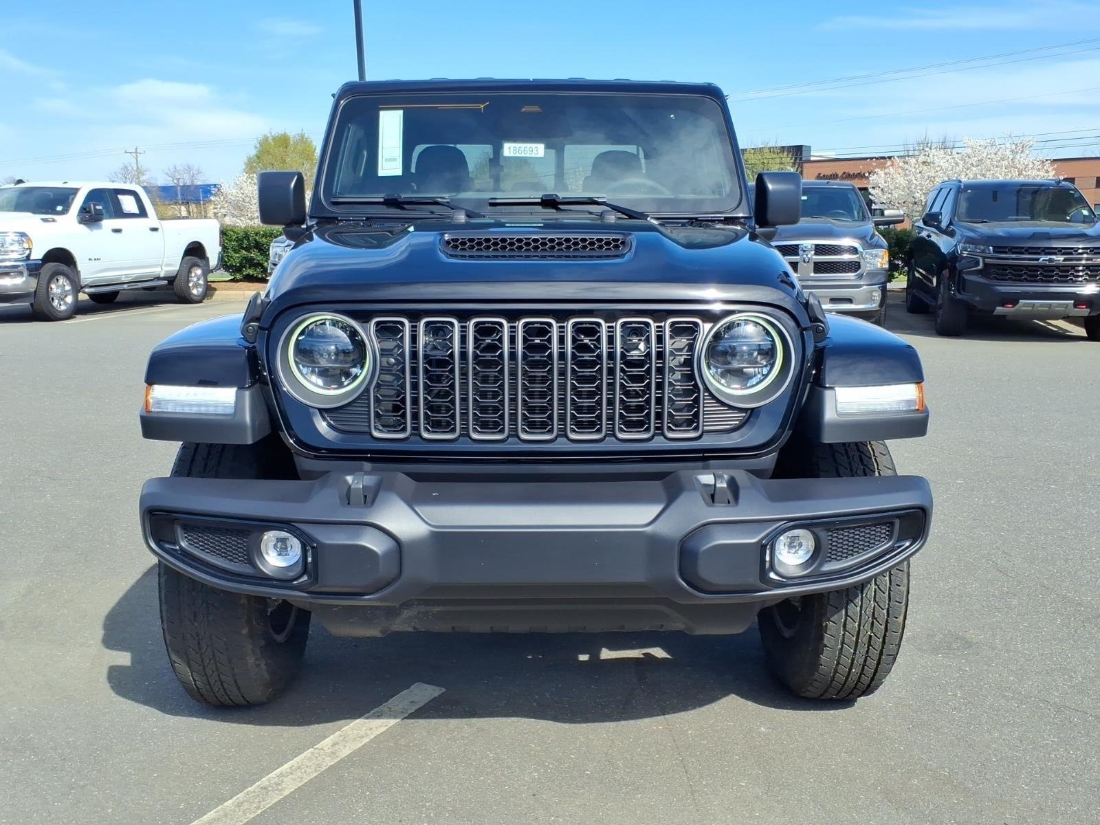 New 2026 Black Clear-Coat Exterior Paint Jeep  image 13